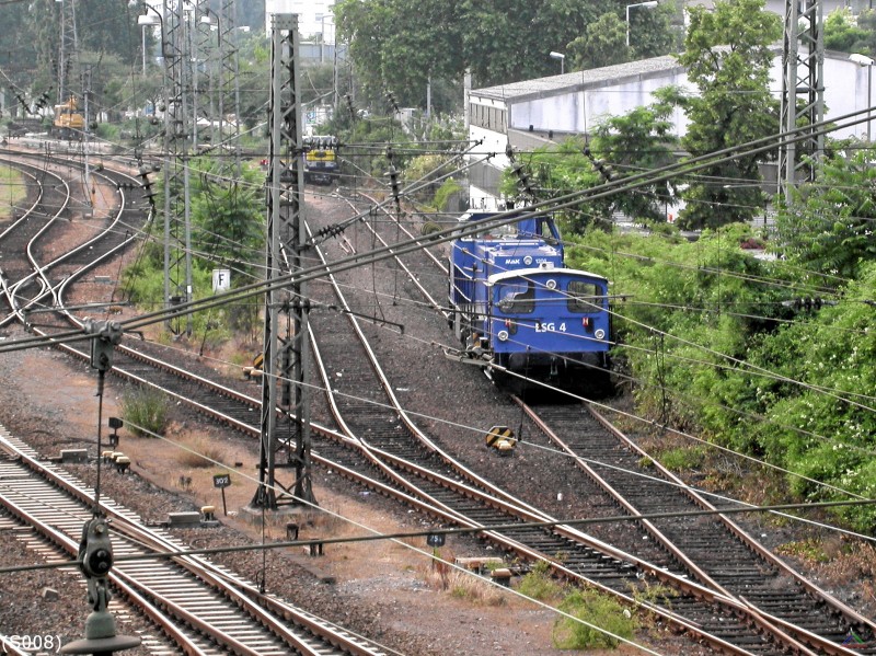 Sichtung 008.jpg - Kleinlokomotive ESG 4 'Richy' und MaK 1206, vermutlich ESG 8 in Mannheim.